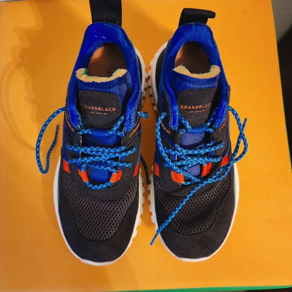 Brandblack sneakers